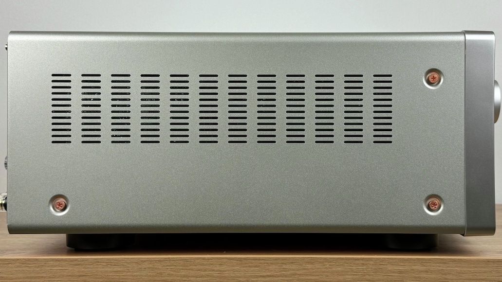 Hochwertiges Chassis mit Kupferschrauben verschraubt