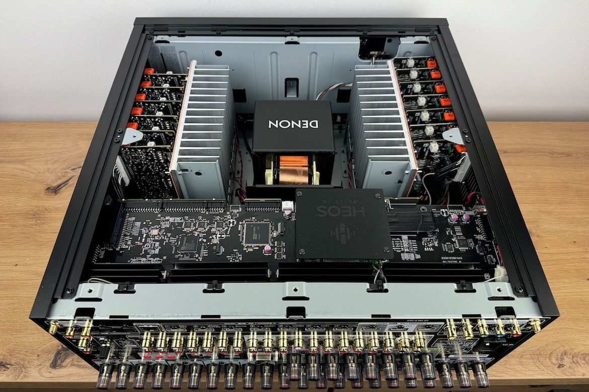 Innenleben des Denon AVC-A10H