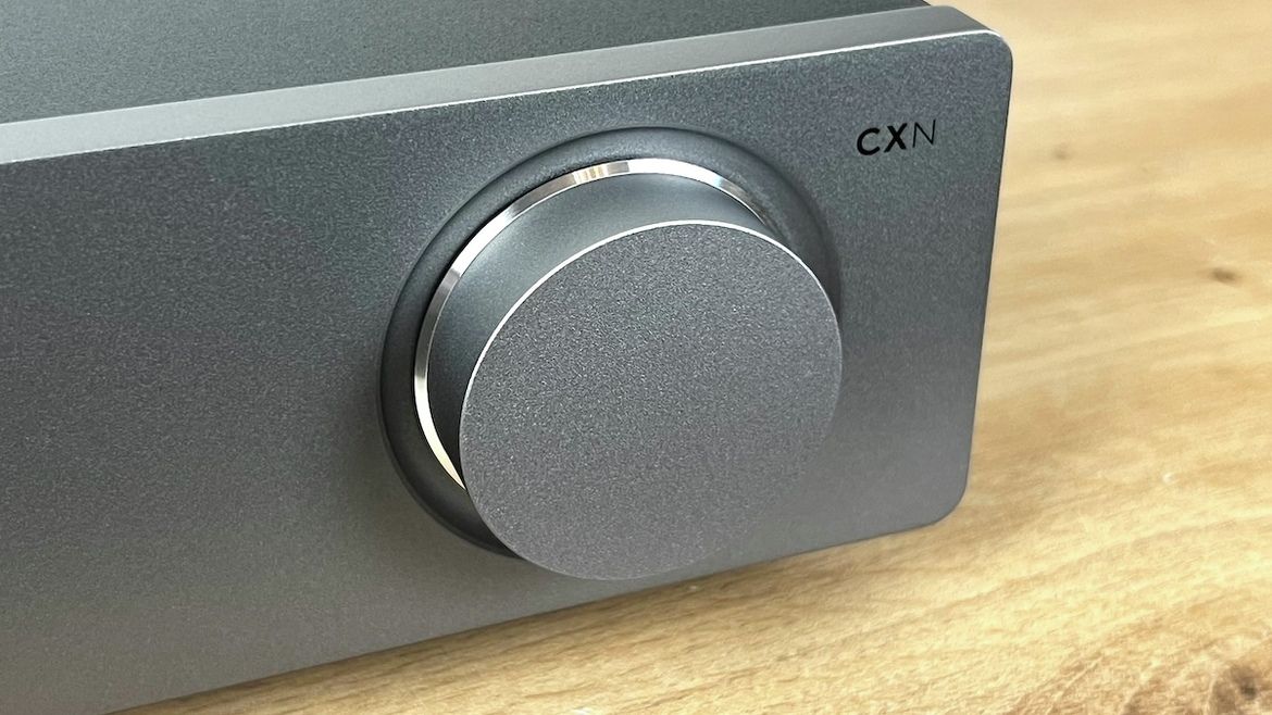Hier sehen Sie die Vorderseite des Cambridge Audio CXN100