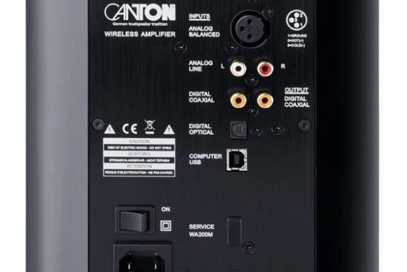 Anschlussfeld des Aktivlautsprechers Canton Townus 2