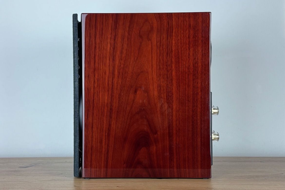 Blick auf die DALI RUBIKORE 2 von der Seite