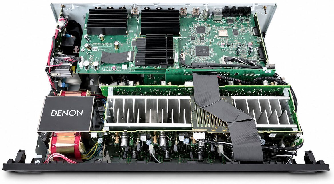 Blick ins Innere des DENON AVC-X3900H