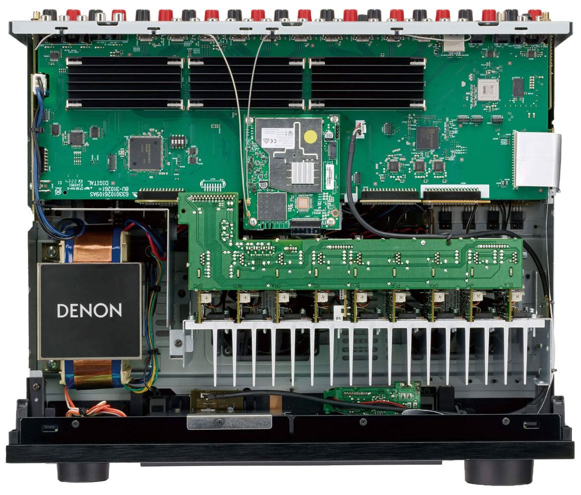 So sieht der Denon AVC-X4800H von innen aus.