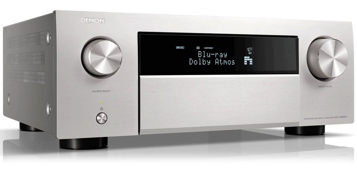Der AV-Receiver Denon AVC-X4800H in silber