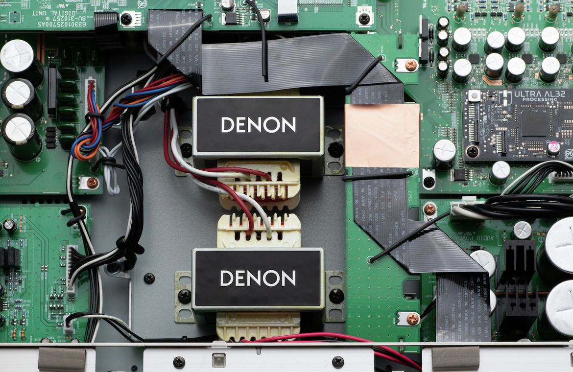 Doppelte Trafo-Bestückung des Denon DNP-2000NE