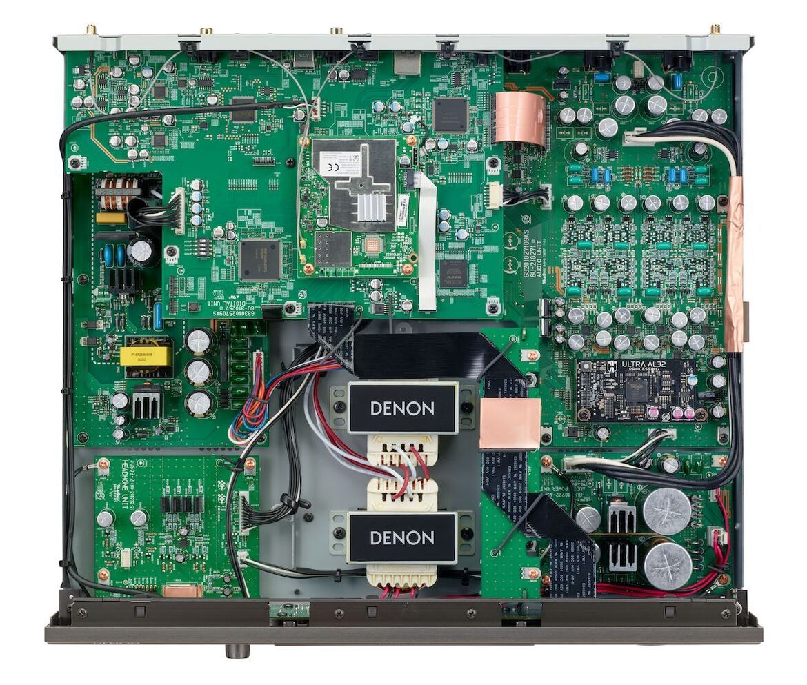 Innenleben des Denon DNP-2000NE