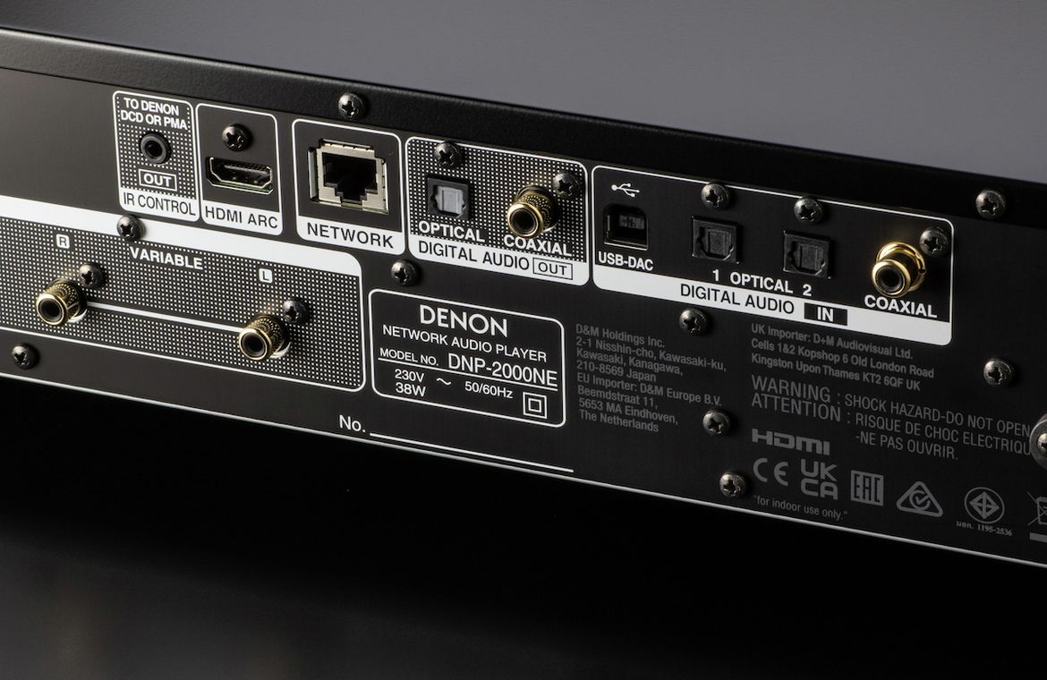 Weitere Schnittstellen des Denon DNP-2000NE