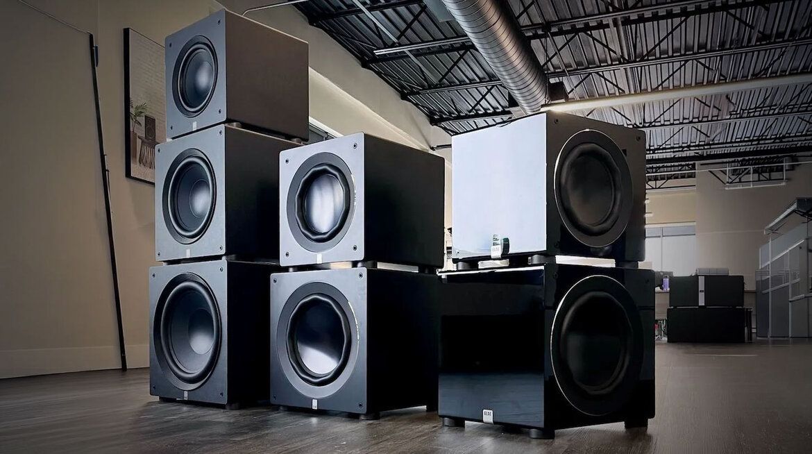 ELAC Subwoofer in der Werkshalle von ELAC in Kiel