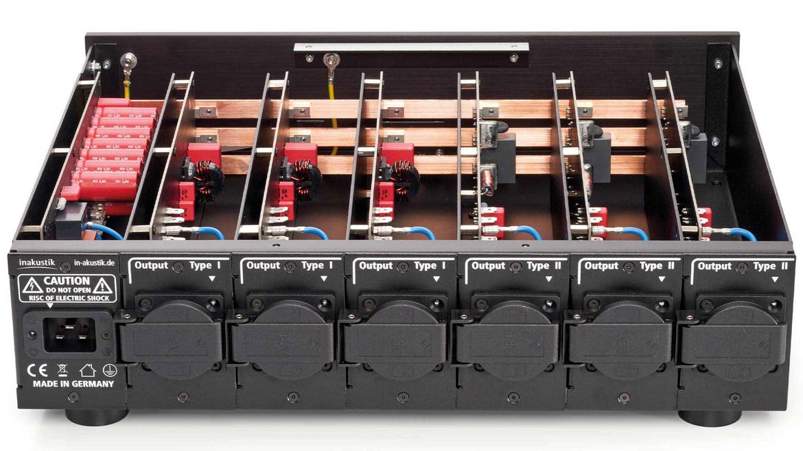 Blick ins Innere der Powerstation AC-4500 von in-akustik