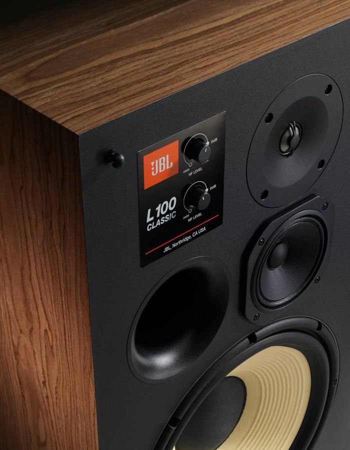 Wunderbare Detailansicht der JBL L100 Classic