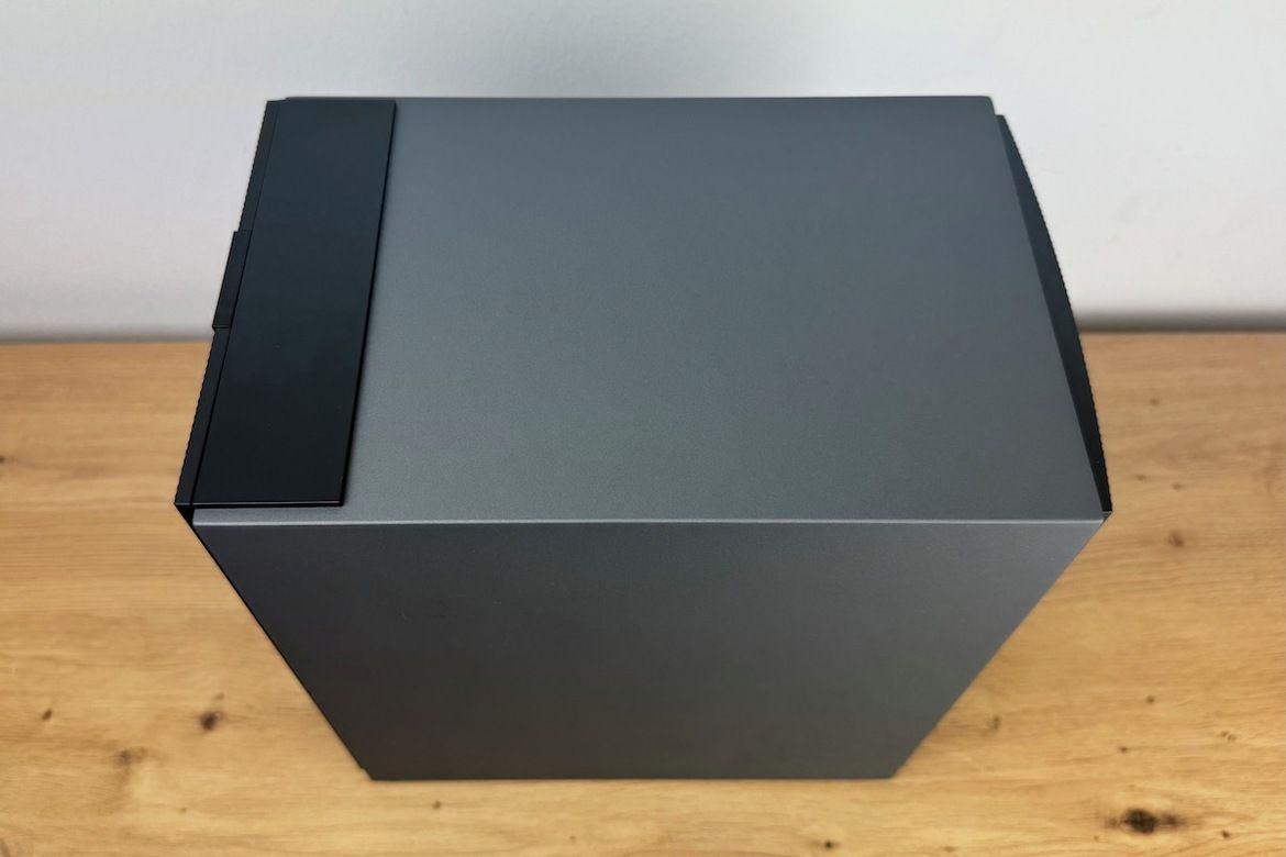 Ansicht der KEF Coda W seitlich von oben