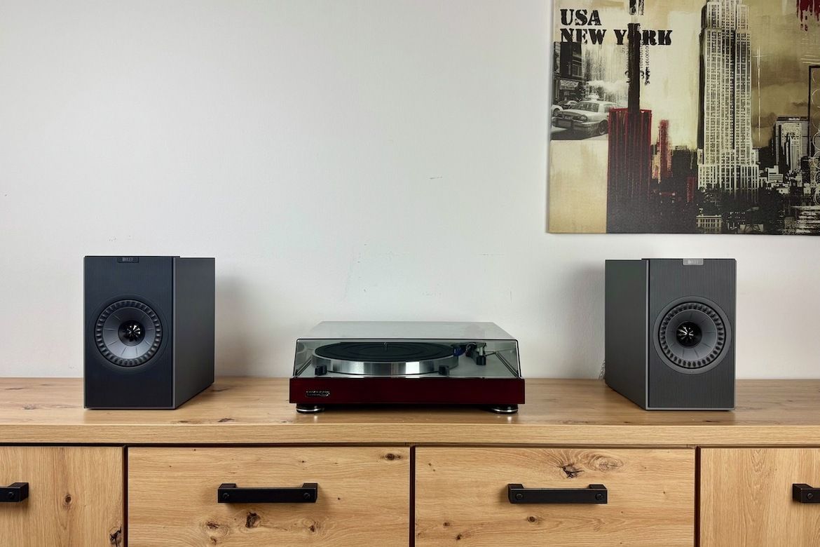 KEF Coda W in Kombination mit einem Thorens Plattenspieler