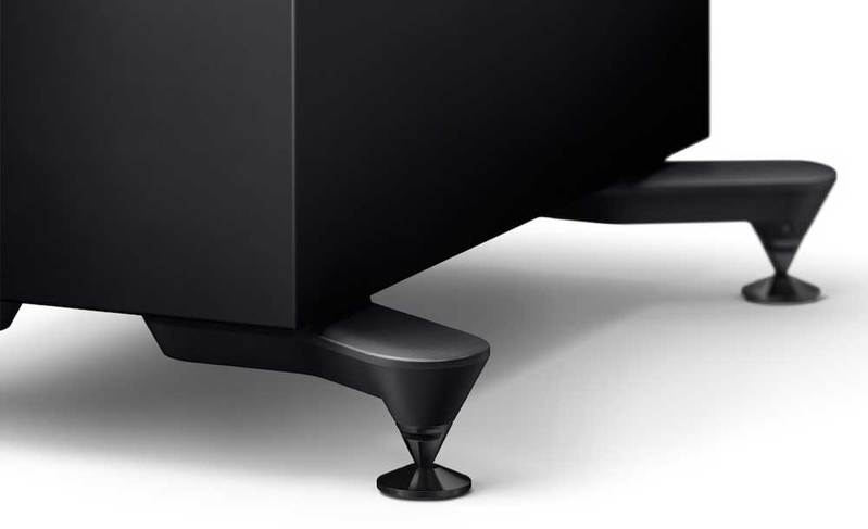 Standfüße und Spikes der KEF R7