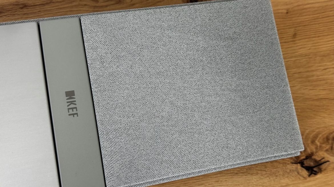 Top-Firing-Speaker des KEF XIO rechts