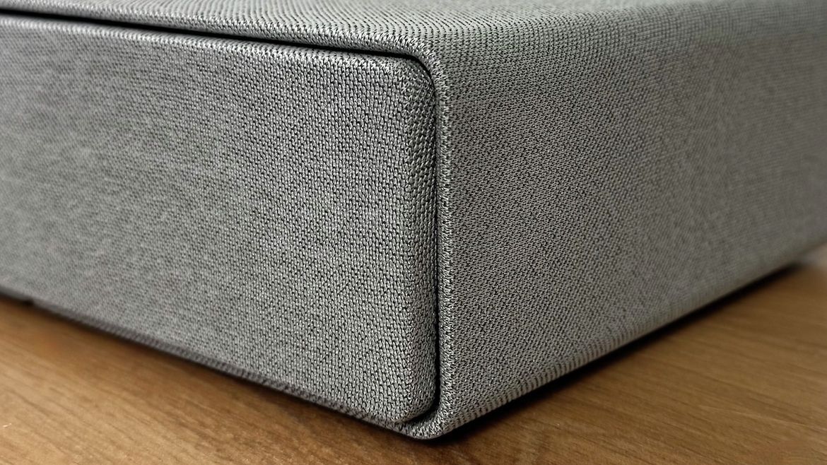 Exzellente Verarbeitung des KEF XIO im Detail rechte Seite