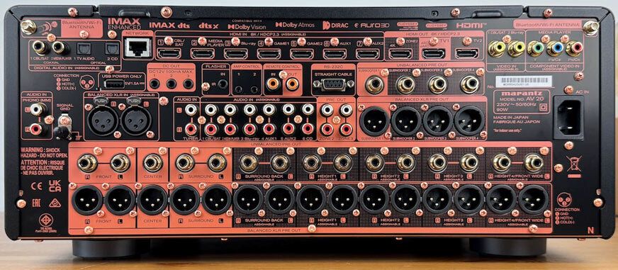 Gesamtansicht der Rückseittigen Amnschlüsse des Marantz AV30