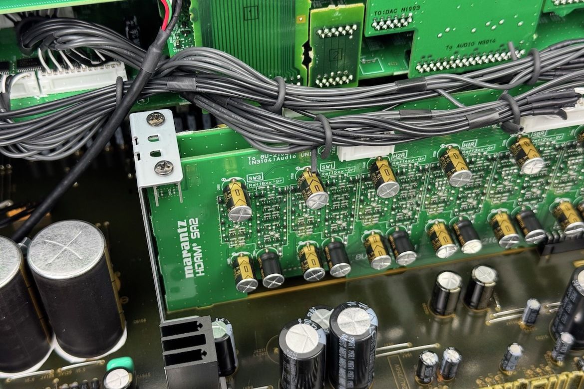 Hier sehen Sie die HDAM SA2-Module im Marantz AV 30