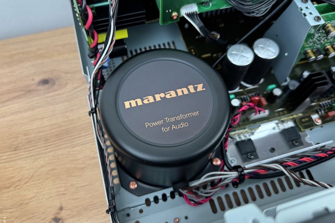 Geschirmter Ringkerntransformator des Marantz AV 30