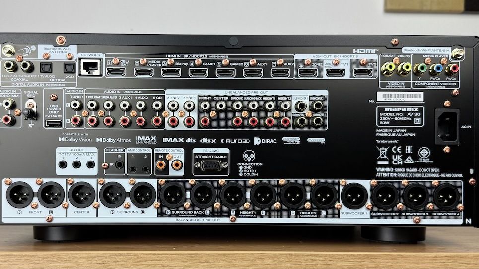 Rückseite des Marantz AV 30