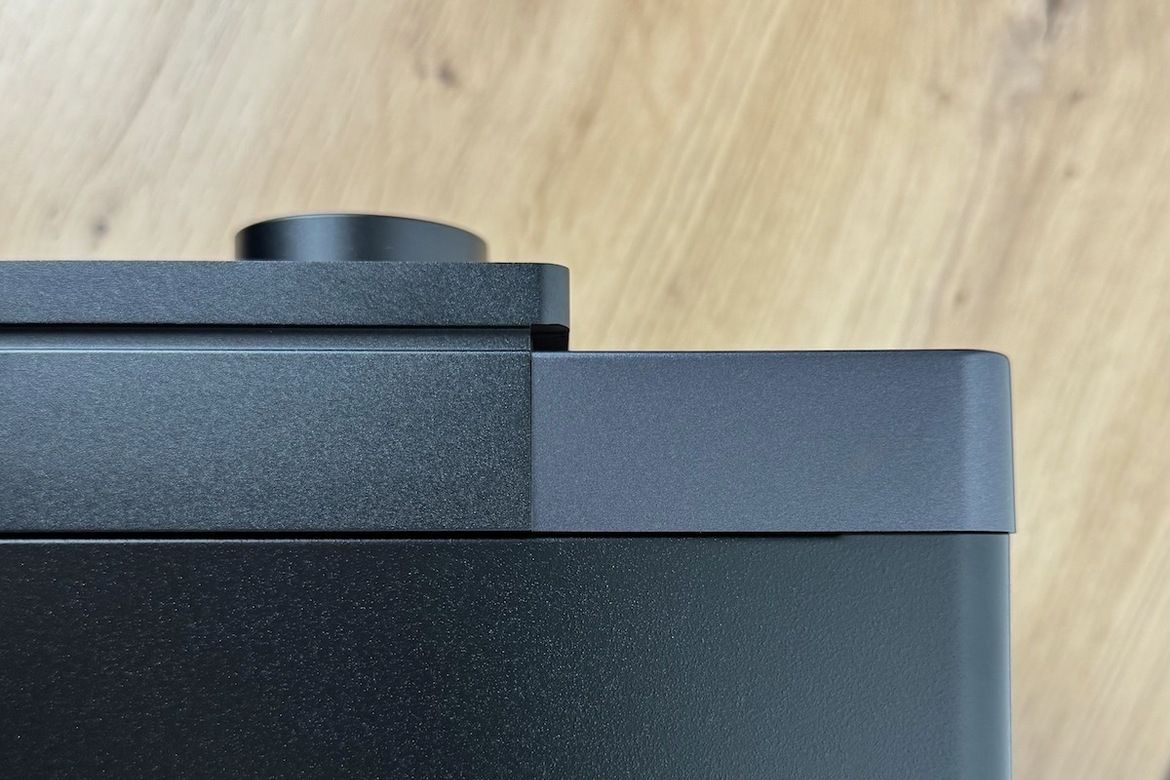 Materialübergang am Marantz AV 30