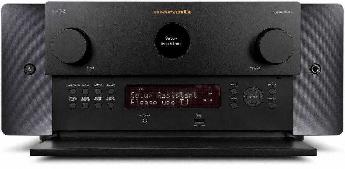 Marantz Cinema 30 mit geöffneter Bedienklappe