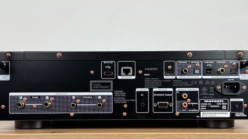 Rückseite des Marantz CD50n
