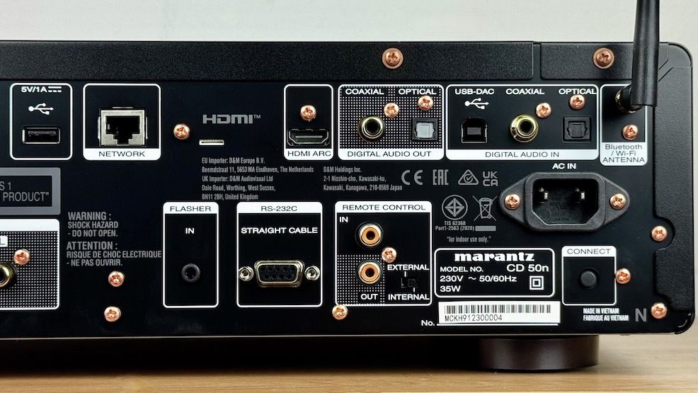 Anschlüsse rechts des Marantz CD50n