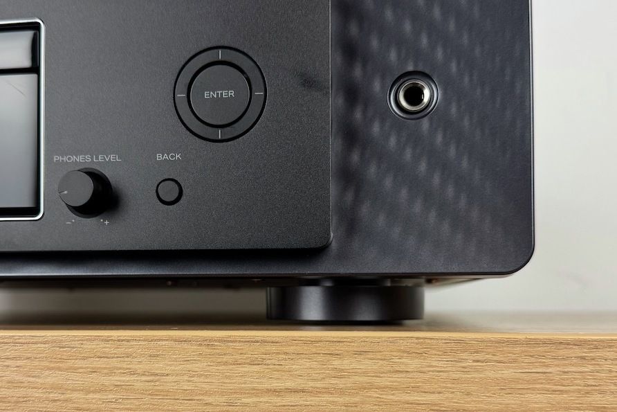 Standfuß des Marantz CD50n rechts vorne