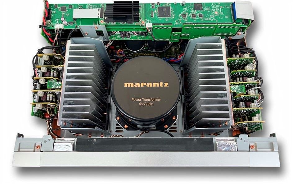 Ein Blick ins Innere des Marantz Cinema 30