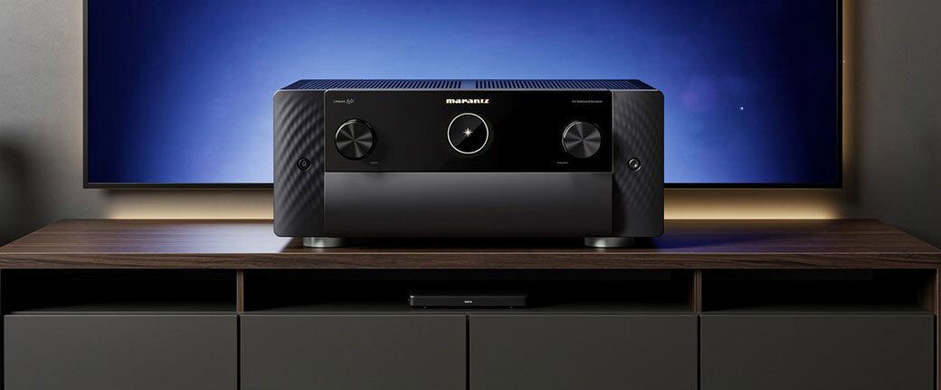 Marantz Cinema 40 mit geschlossener Bedienklappe