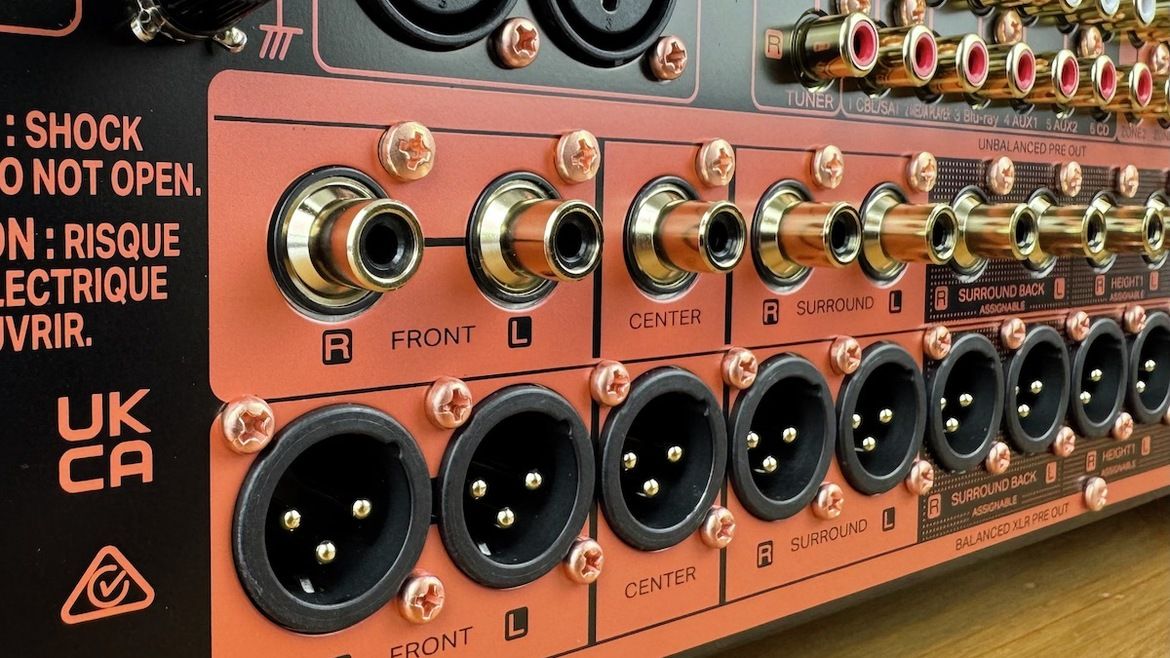 Marantz AV 20 Anschlüsse für alle Kanäle