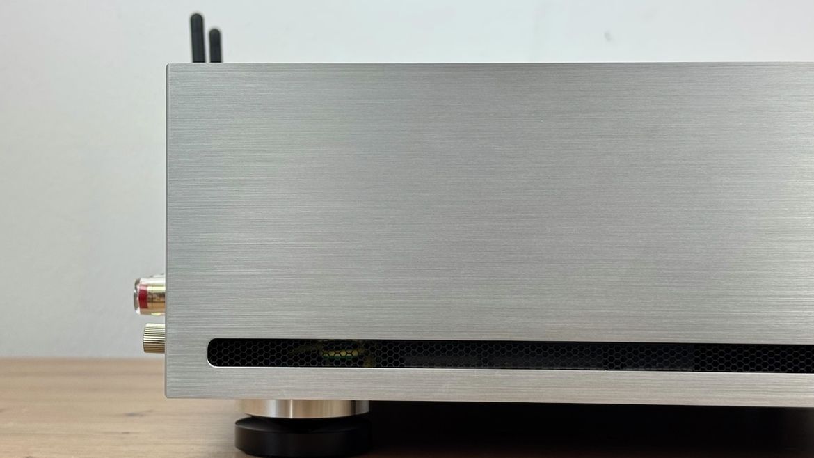 NAD M33 V2