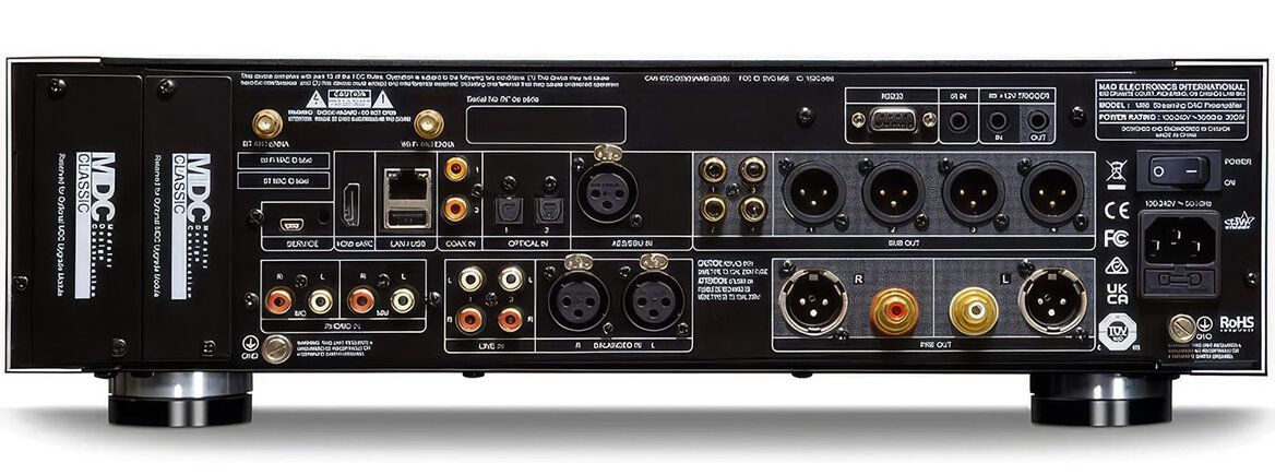 NAD M66 (Rückseite mit Anschlüssen)
