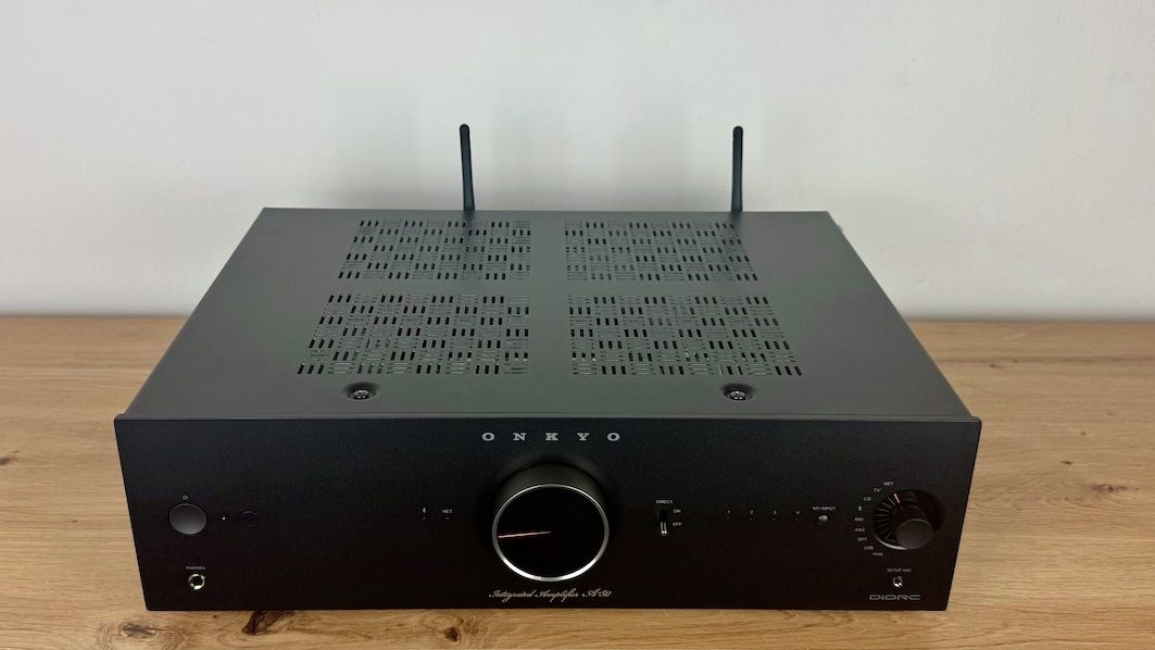 Ansicht des Onkyo ICON A-50 von schräg oben