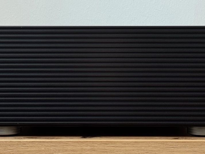 Ansicht seitlich des Onkyo P-80