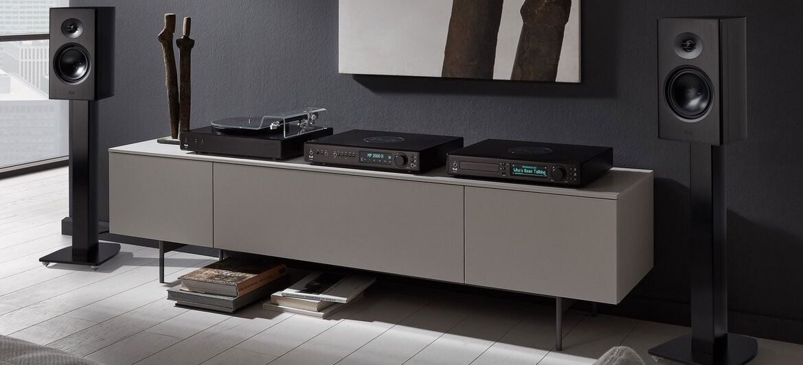 Stereoanlage mit Elektronik-Komponenten der R-Serie von T+A