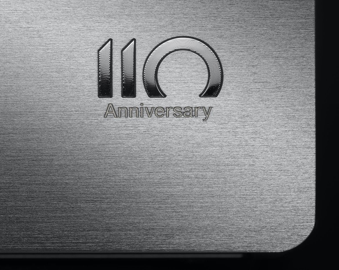Graviertes Logo zum 110. Geburtstag