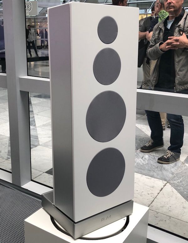 Weißes Modell der AUDITION AM 6.3