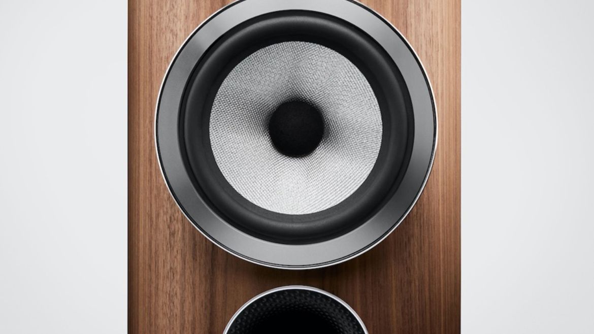 Bowers &amp; Wiklins 805 D4 in Satin Walnuss