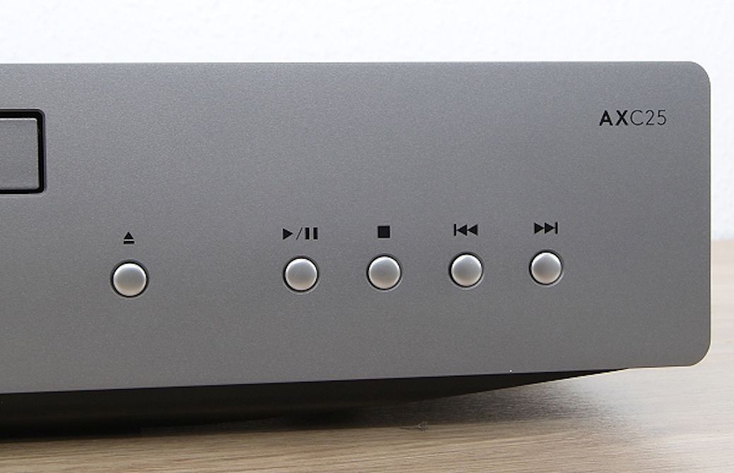 Klassische Bedienelemente eines CD-Players