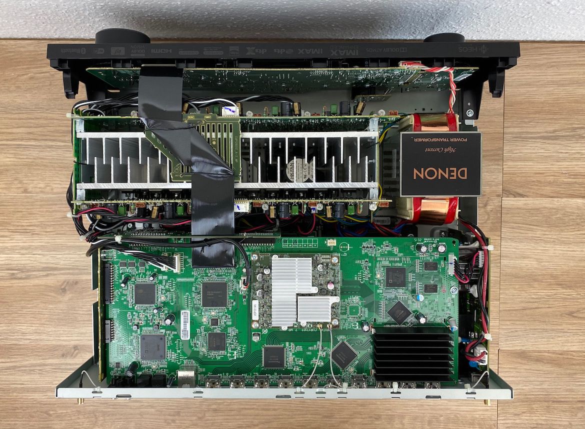 Denon AVC-X3700H - Inneleben