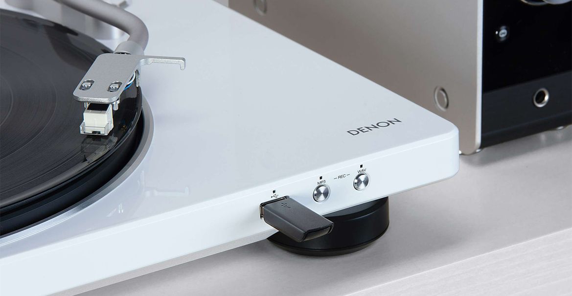 Detailaufnahme Denon DP-450USB in Weiss