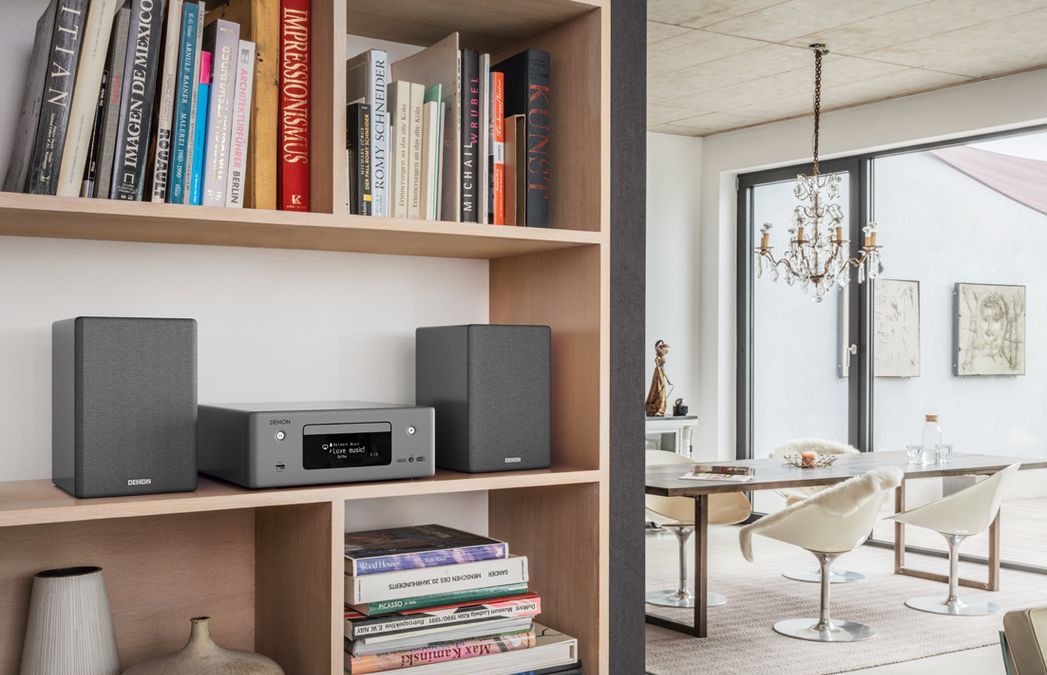 Denon N11-DAB abgebildet im Wohnraum