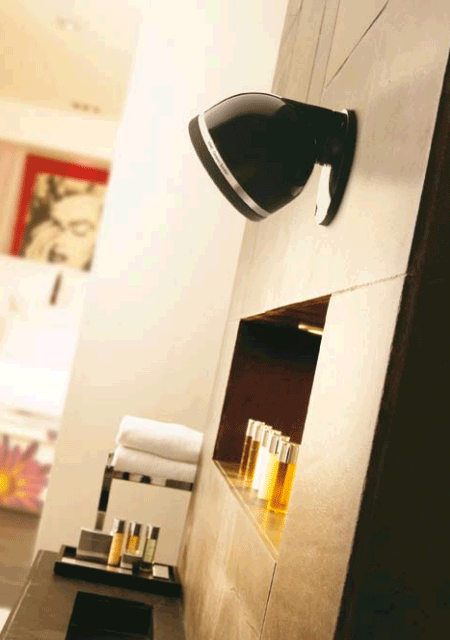 Focal Dome an der Wand befestigt
