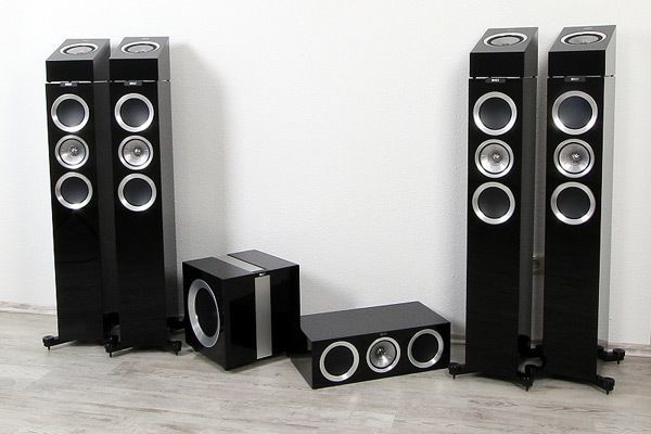 Komplettes KEF R-Serie-Setup