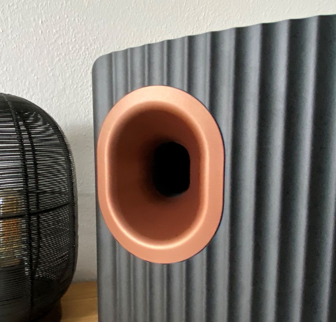 Bassreflexöffnung der KEF LS 50 II Wireless