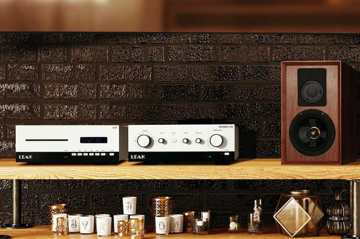 Leak Stereo 230 abgebildet im Wohnraum zusammen mit Leak CDT