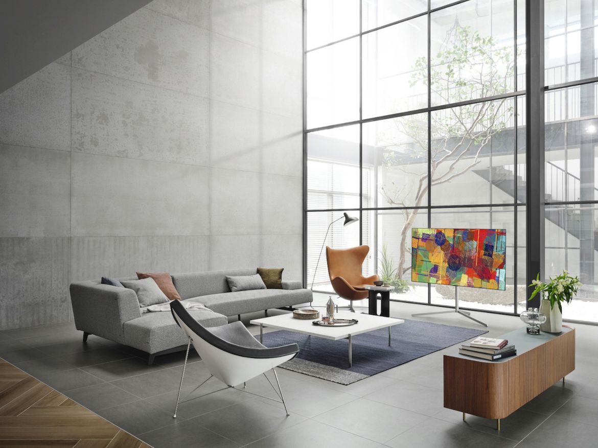 LG OLED G1 auf Gallery Stand in Wohnumgebung