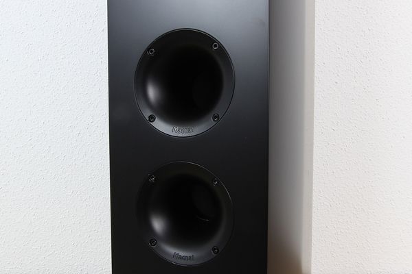 Bassreflexöffnung des Magnat Standlautsprechers Signature 1105