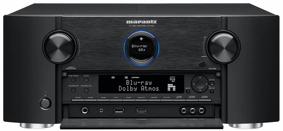 Marantz AV 7706 mit geöffneter Frontblende